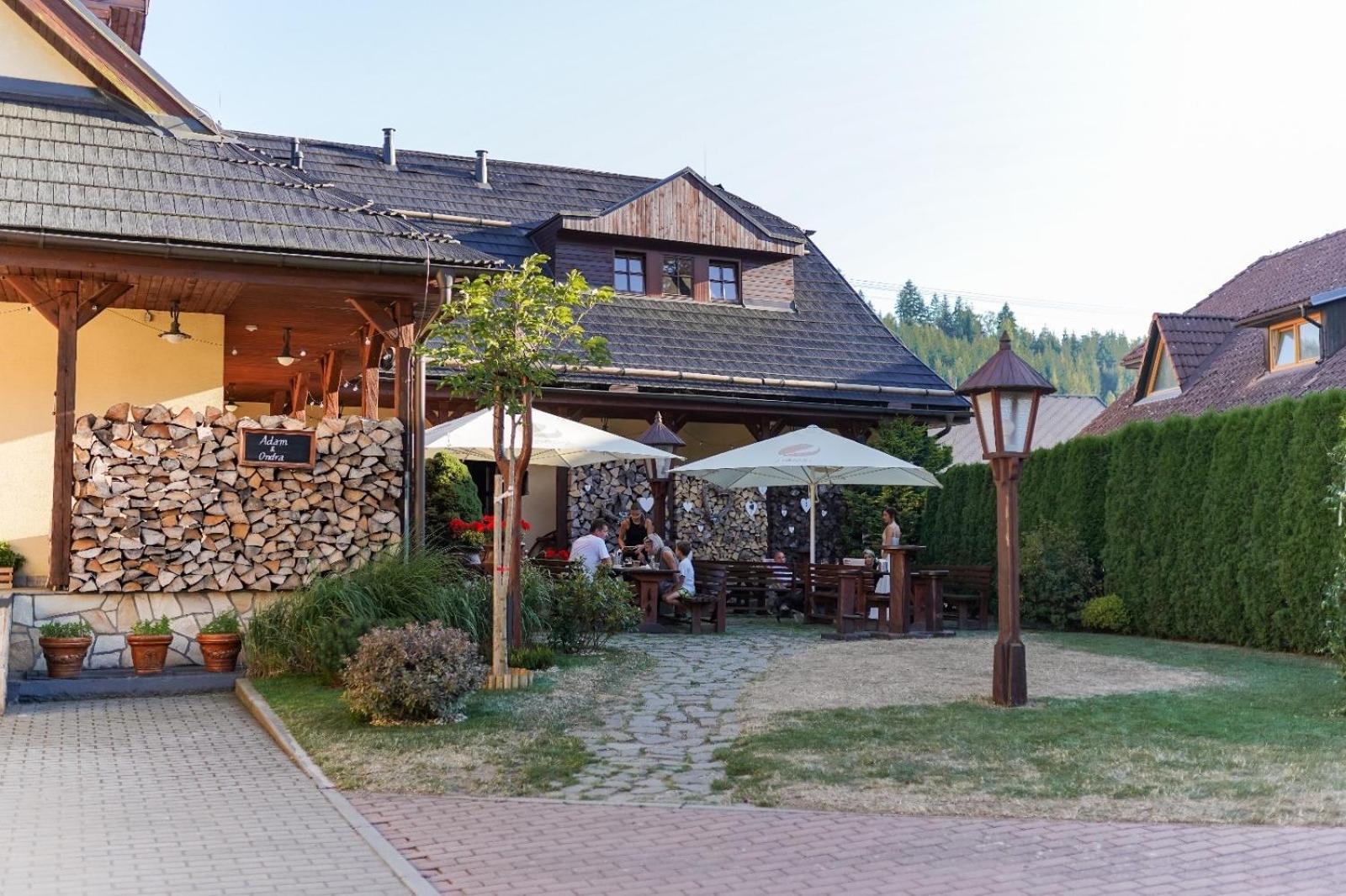 Penzion a restaurace Staré Časy Horní Bečva Esterno foto