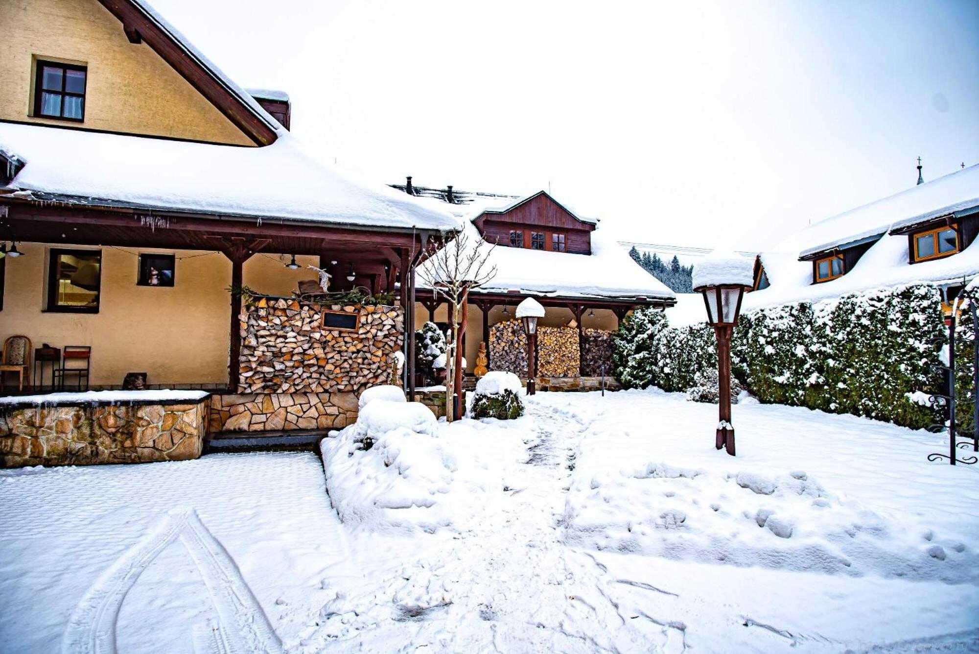 Penzion a restaurace Staré Časy Horní Bečva Esterno foto